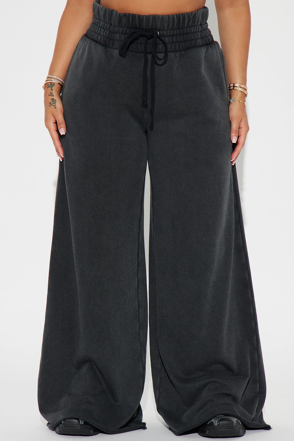 https://cdn.shopify.com/s/files/1/0293/9277/files/05-10-24_S1_36_ZDFN1528_Black_KT_SS_13-34-23_37572_PXF.jpg?v=1715701958